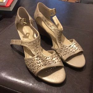 Adrienne Vittadini Gold Wedges Size 8